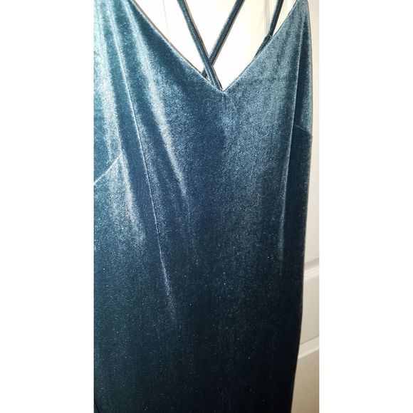 Plus size blue velvet maxi. - Picture 4 of 6